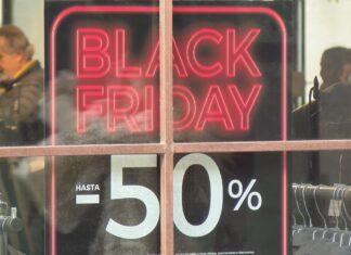 Zona Aberta Vilagarcía e Zona Centro Cambados non se sumarán as campañas do Black Friday Zona Aberta Vilagarcía e Zona Centro Cambados non se sumarán as campañas do Black Friday