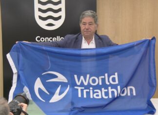 Xa está en Pontevedra a bandeira da Gran Final das Series Mundiais de Tríatlon