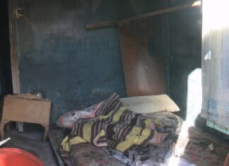 Arde unha vivenda deshabitada no centro da Pobra