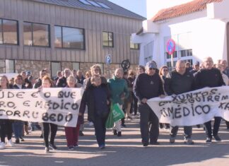 Veciños de Corrubedo saen á rúa para esixir un médico a tempo completo