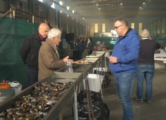 Extrugasa reúne a centos de persoas no seu tradicional xantar de Nadal