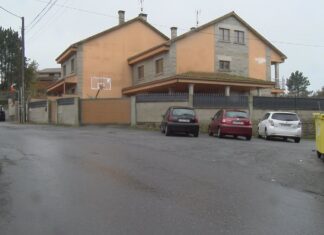 Veciños de Sobradelo reclaman ao concello de Vilagarcía unha marquesiña para evitar ‘que os nenos cheguen empapados a clase’ Veciños de Sobradelo reclaman ao concello de Vilagarcía unha marquesiña para evitar 'que os nenos cheguen empapados a clase'