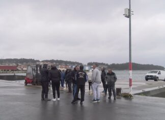 A policía científica investiga o falecemento dun veciño da Illa no porto do Xufre