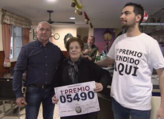 O gordo da lotaría de nadal volve sorrir ao bar Hogar del Puerto de Combarro cun décimo premiado con 400 mil euros O gordo da lotaría de nadal volve sorrir ao bar Hogar del Puerto de Combarro cun décimo premiado con 400 mil euros