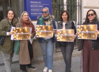 700 sinaturas de comerciantes e hostaleiros para reclamar o adianto do alumeado de Nadal