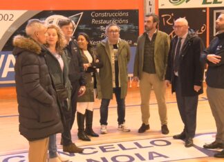 Diego Calvo ‘aplaude’ a reforma levada a cabo no pavillón municipal Agustin Mourís