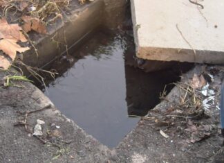 Veciños de Vilagarcía denuncian que o aparcadoiro da Rúa Castiñeiro inúndase ‘como unha piscina’ cada vez que chove intensamente Veciños de Vilagarcía denuncian que o aparcadoiro da Rúa Castiñeiro inúndase 'como unha piscina' cada vez que chove intensamente