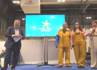 Os ‘influencers’ Rogelio Santos e María Maceiras presumen en Fitur do xeodestino Muros-Noia