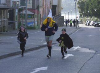 Éxito da carreira de entroido de Noia en beneficio de Cáritas