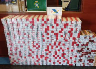 Comisan nun barco atracado no peirao comercial da Pobra 452 cartóns de tabaco de contrabando