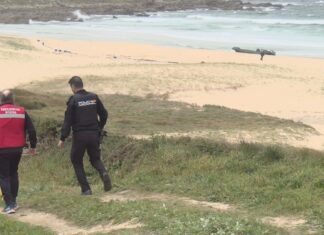 As pescudas iniciais non revelan indicios da descarga dun alixo nas praias de Ribeira