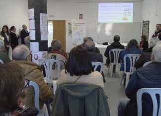 O goberno leva a Meis o programa ‘A Administración preto de ti’ para ensinar a facer xestións online O goberno leva a Meis o programa 'A Administración preto de ti' para ensinar a facer xestións online