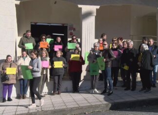 Os veciños de Barro en risco de desafiuzamento reúnense coa Sareb en busca dun acordo Os veciños de Barro en risco de desafiuzamento reúnense coa Sareb en busca dun acordo