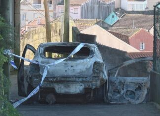 A Policía investiga o incendio dun coche cun home encerrado no maleteiro