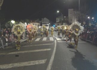 Noia despide o entroido co tradicional desfile do Rali París-Dakar