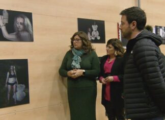 Cambados inaugura a exposición ‘non somos números’ para mostrar a crueldade da violencia de xénero Cambados inaugura a exposición 'non somos números' para mostrar a crueldade da violencia de xénero