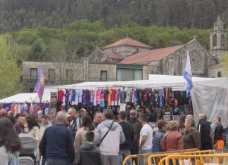 Miles de persoas achegáronse a Meis para gozar da Romaría das Cabezas da Armenteira Miles de persoas achegáronse a Meis para gozar da Romaría das Cabezas da Armenteira