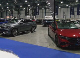Máis de 400 vehículos están en oferta no salón do automóbil de Vilagarcía Máis de 400 vehículos están en oferta no salón do automóbil de Vilagarcía