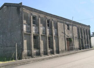 Veciños de Exipto alertan do risco que supón o mal estado da antiga unitaria