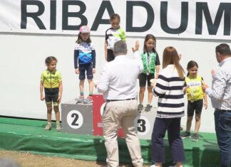 O deporte, a música e a gastronomía levan a arredor de 3 mil persoas a gozar do domingo en Ribadumia O deporte, a música e a gastronomía levan a arredor de 3 mil persoas a gozar do domingo en Ribadumia