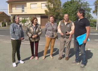 Veciños de Castrelo en Cambados denuncian que levan 30 anos agardando o sistema de saneamento e de abastecemento de auga Veciños de Castrelo en Cambados denuncian que levan 30 anos agardando o sistema de saneamento e de abastecemento de auga