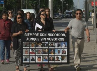 As familias do Villa de Pitanxo reclaman que o buque que baixará ao pecio regrese a porto