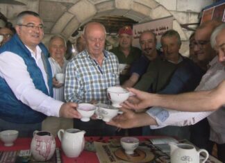 Ribadumia prepárase para unha festa do viño tinto que busca regularizar a súa comercialización Ribadumia prepárase para unha festa do viño tinto que busca regularizar a súa comercialización