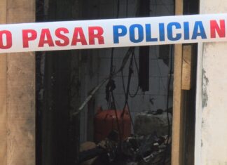 Arde por completo unha ‘narcocasa’ en Ribeira