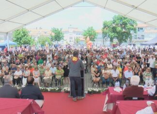 Miles de persoas gozaron dunha festa do viño tinto de Barrantes que coroa a Marina Porto e á Bodega a Capitanía Miles de persoas gozaron dunha festa do viño tinto de Barrantes que coroa a Marina Porto e á Bodega a Capitanía