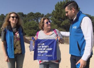 Abanca e as mariscadoras conciencian do coidado da natureza coa campaña goza da praia sen deixar pegada Abanca e as mariscadoras conciencian do coidado da natureza coa campaña goza da praia sen deixar pegada