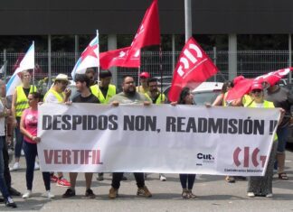 Traballadores de Vertifil protestan polo despedimento de seis compañeiros e reclaman a súa readmisión