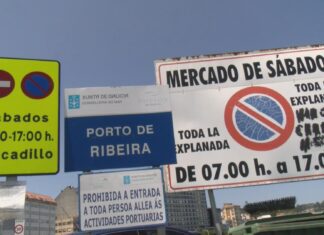 Malestar entre os vendedores ambulantes e a patronal de Ribeira pola suspensión do mercado