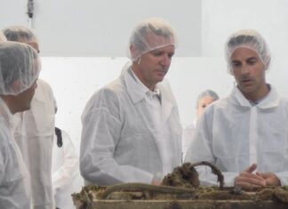 Rueda defende en Cambados a lei de ordenación do litoral para ‘garantir o futuro das empresas’ Rueda defende en Cambados a lei de ordenación do litoral para 'garantir o futuro das empresas'