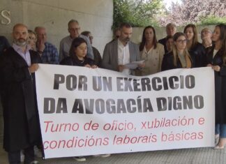A avogacía maniféstase nas sedes xudicias esixindo mellores condicións laborais A avogacía maniféstase nas sedes xudicias esixindo mellores condicións laborais
