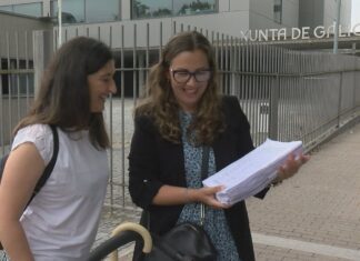A Anpa do Anexo A Lomba entrega en educación 4 mil sinaturas contra o peche da aula de 3 anos A Anpa do Anexo A Lomba entrega en educación 4 mil sinaturas contra o peche da aula de 3 anos