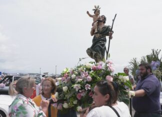 Ribeira rende homenaxe a San Cristovo cunha procesión motorizada