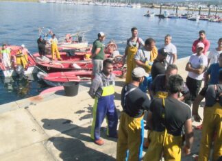 Os mariscadores a flote de Cabo de Cruz denuncian o ‘acoso’ do servizo de Gardacostas