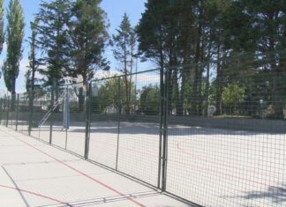 A Pobra inviste máis de 7.000 euros no acondicionamento de pistas deportivas