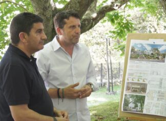 O delegado do goberno en Galicia supervisa a futura reforma da casa da cultura de Boiro