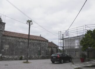 Unha obra a carón da igrexa de Abanqueiro suscita o malestar da veciñanza