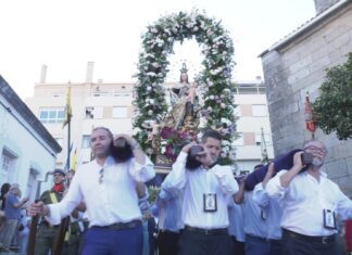 Multitudinaria procesión na Pobra na honra do Carmen dos Pincheiros