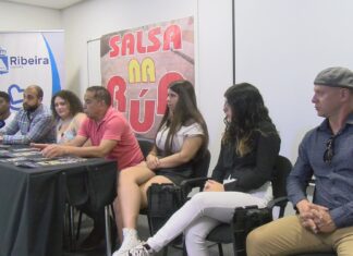 Máis dun cento de bailaríns encherán de salsa e ritmos latinos as rúas de Ribeira