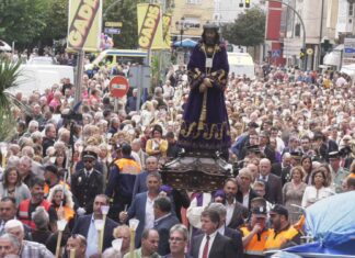 A devoción polo Nazareno reúne a miles de fieis na procesión das Mortallas