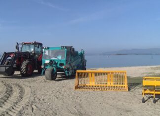 Vilagarcía estrea nova maquinaria para a limpeza das súas praias