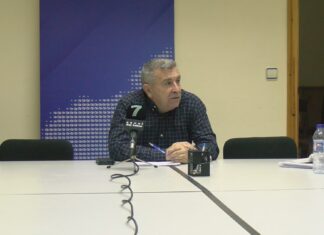 Manuel Ruíz defende a súa xestión económica tralas críticas do actual goberno de Ribeira