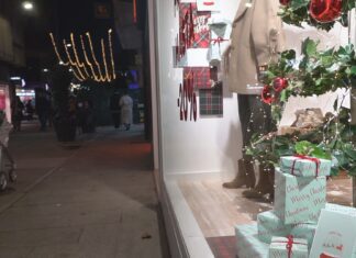 Ribeira anima a hostaleiros e comerciantes a participar no concurso de decoración de Nadal