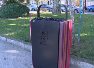 Os residuos plásticos adquiren unha segunda vida no mobiliario urbano de Rianxo