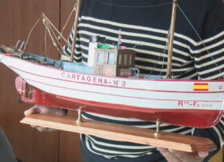 A confraría de Aguiño engrosa a súa colección de maquetas navais coa réplica do Cartagena