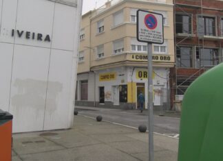 Os praceiros de Ribeira denuncian a acumulación de multas irregulares por parar en carga e descarga