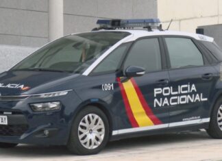 A Policía Nacional detivo en Ribeira ó autor de dous roubos a comercios